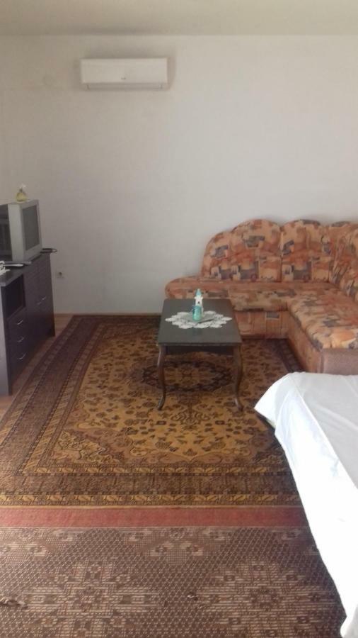 Apartman Ante Appartamento Vrgada Esterno foto